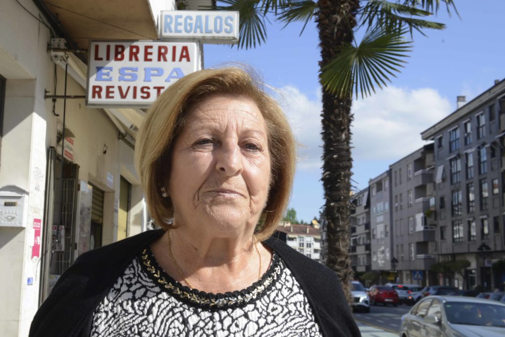 Estrella Rajo, propietaria da librería Espa dende hai 41 anos, a primeira que se abriu na Valenzá. 06/05/2022