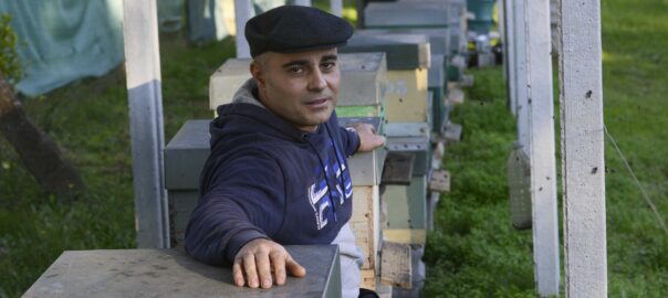 Daniel Aguiar Morales, apicultor "pastor de abellas"en Ousande,