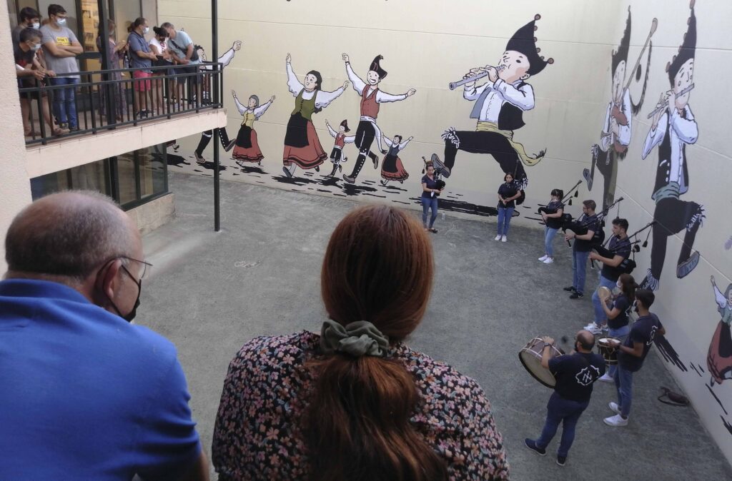 Museo da gaita nun día de visita teatralizada en 2022. foto Rosa Veiga